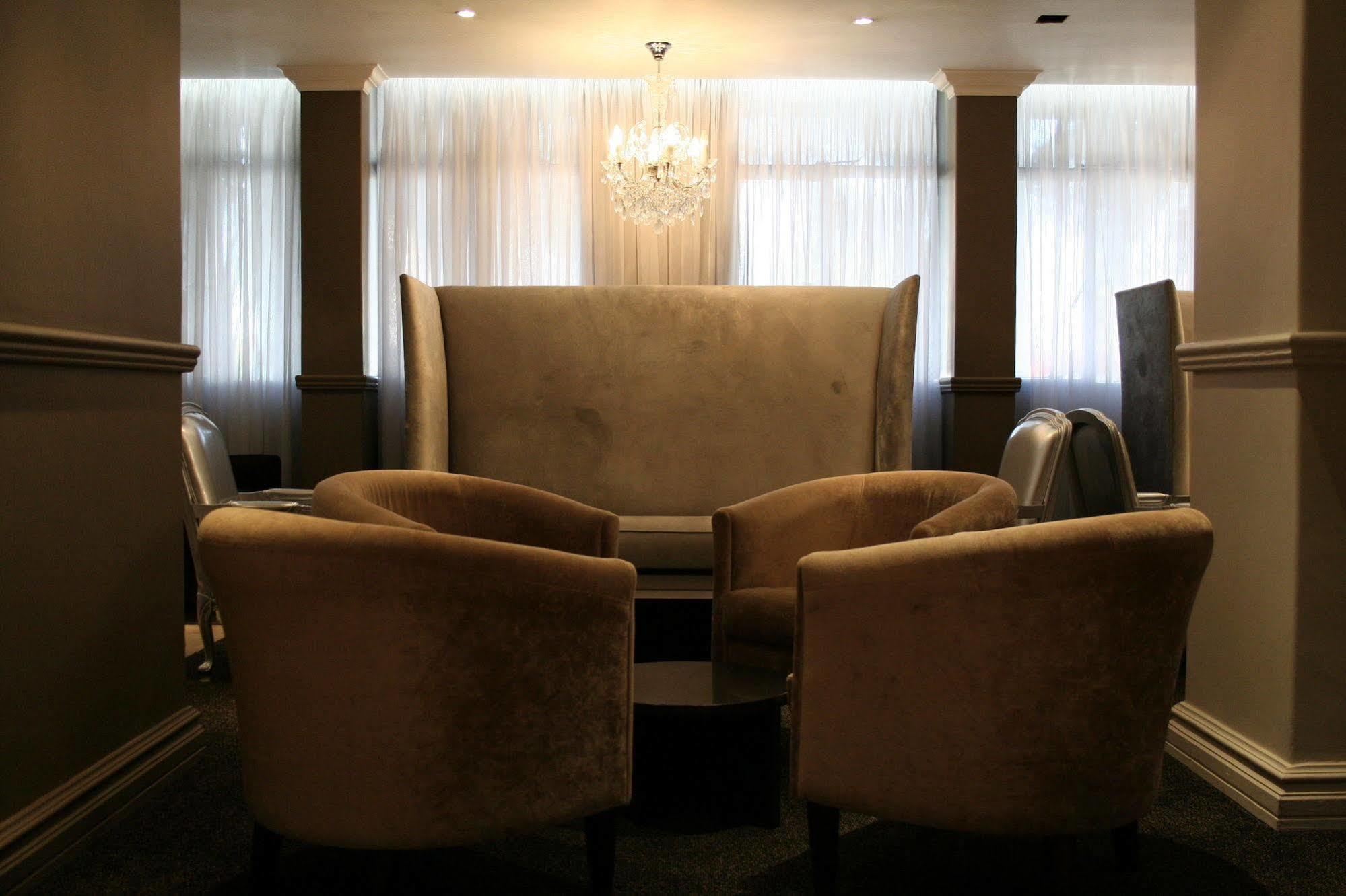 Manhattan Hotel